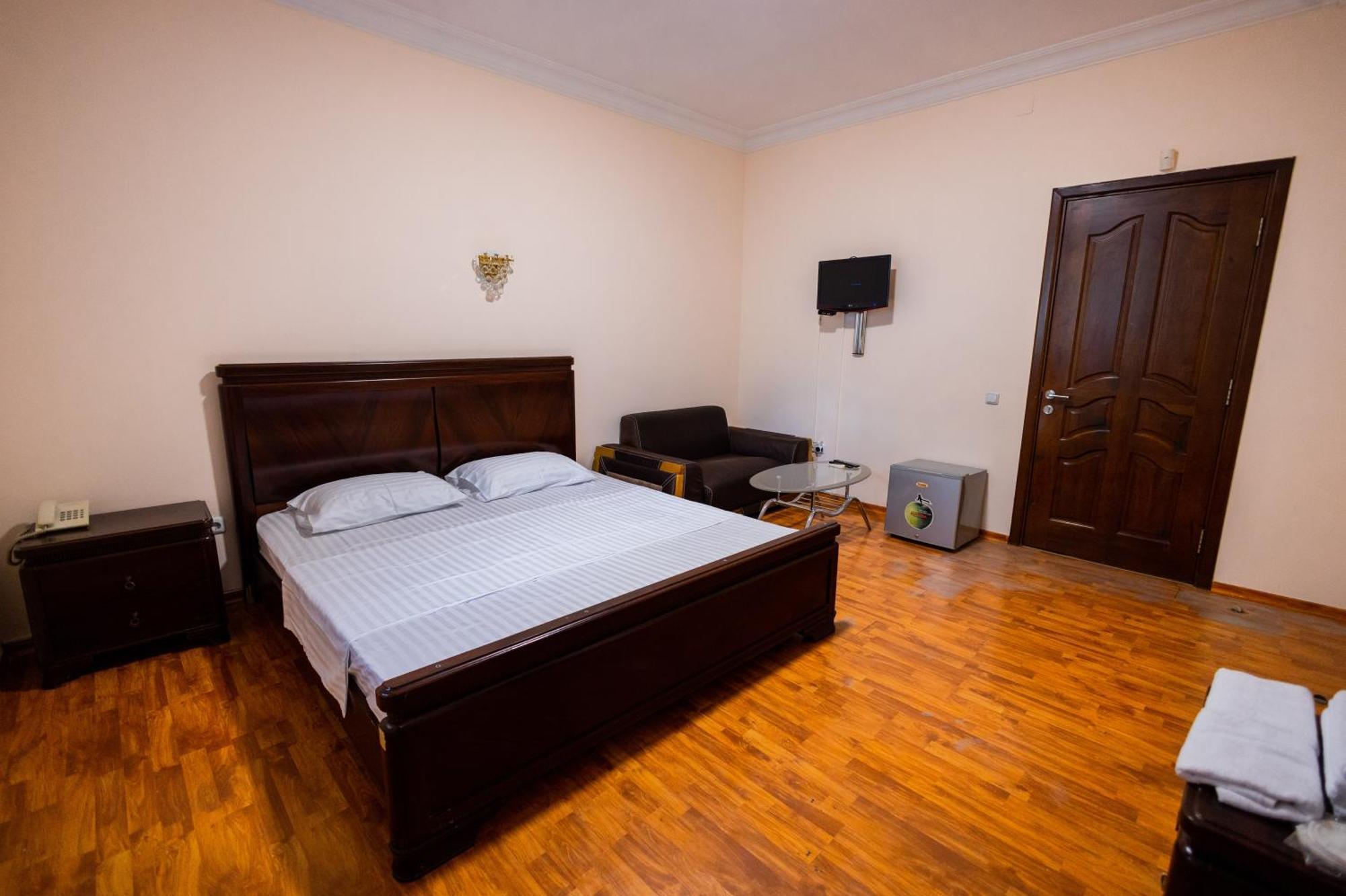 Yan Hotel Erevan Exterior foto