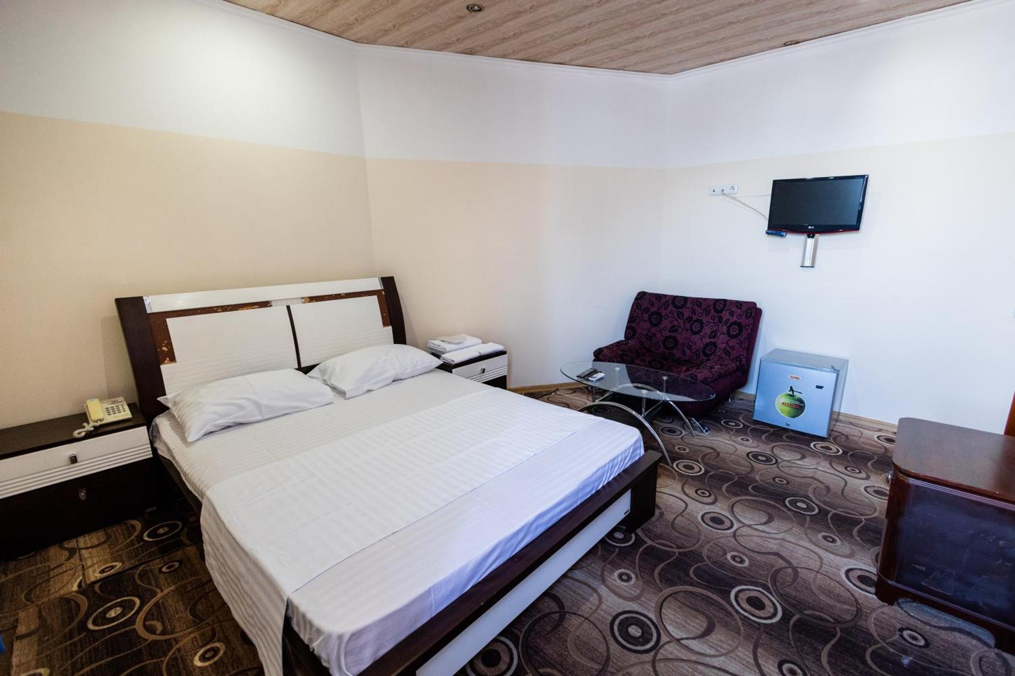 Yan Hotel Erevan Exterior foto